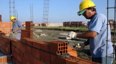 La construcción volvió a caer en junio y expone el freno real del sector