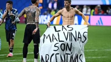 Lo Celso ignoró a la FIFA y desplegó una bandera: "Las Malvinas son argentinas"