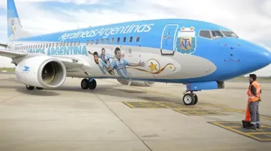 Los dos vuelos que lanzó Aerolíneas para la final del Mundial se agotaron en minutos