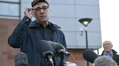 Andy Burnham toma el control laborista para frenar el avance de Reform UK