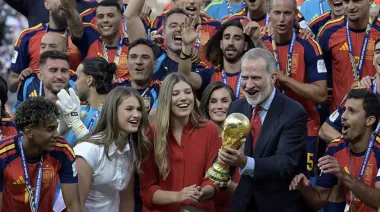 Leonor levantó la Copa del Mundo junto a España tras vencer a Argentina