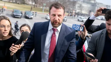 Markwayne Mullin empuja a California, Nevada, Nueva Jersey y Pensilvania a revisar padrones