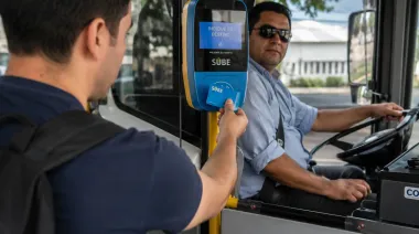 Cambian los colectivos en PBA: Kicillof promulgó la ley para choferes y pasajeros