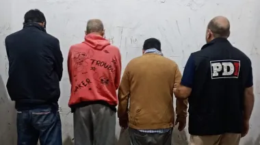 Se camuflaron entre los deliveries y sorprendieron a una banda narco en pleno barrio Fisherton