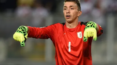 A raíz del penal de Muslera: cuáles son las sanciones de FIFA por arreglo de partidos