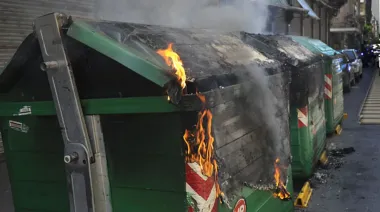 Balvanera: intentaron quemar un contenedor y se les prohibió la entrada a CABA
