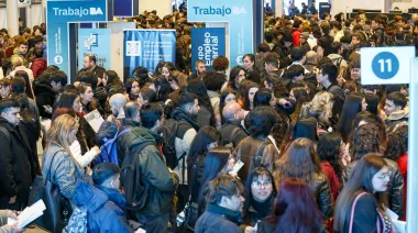 Más de 1.400 vecinos participaron de Expo Empleo Barrial en Almagro, con más de 400 oportunidades laborales
