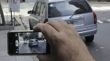 Mendoza lanza "Modo Testigo": cómo denunciar infracciones viales por WhatsApp