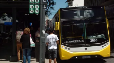 Colectivos: Milei metió un decreto clave para sostener las frecuencias