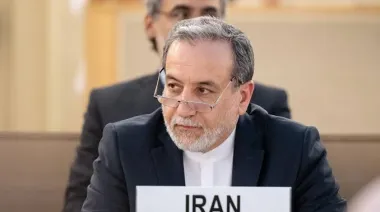 Araghchi reconstruyó el ataque que mató a Khamenei y consolidó a su hijo