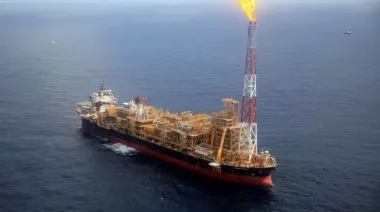 Estados Unidos e Irán bajan la tensión y el Brent cae: impacto directo en la región