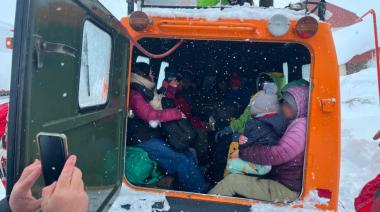 Mendoza: rescataron a 30 personas en la cordillera tras un temporal de nieve