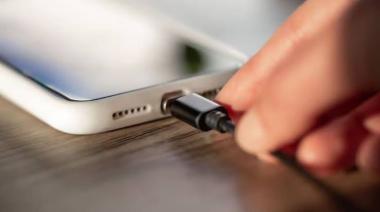 La forma correcta de cargar el celular para prolongar la vida útil de la batería