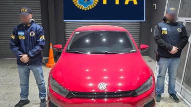 Dirigía una red de autos robados desde su casa en la Costa y con tobillera electrónica