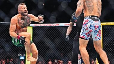 Insólito: McGregor se rompió la rodilla en 3 segundos y perdió con Holloway en UFC 329