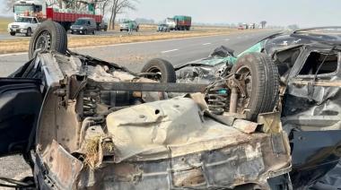Choque fatal en la Ruta 11: un automóvil impactó de frente contra un camión en Santa Fe