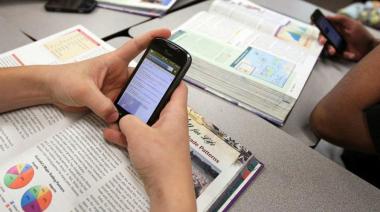 Celulares en las escuelas: cuáles son las provincias que avanzan en su regulación
