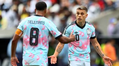 De pelearse en el partido a clasificar a Bélgica: Tielemans y Trossard se sacaron chispas