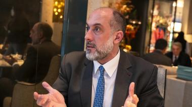 Compararon con Adorni a un ministro de Llaryora en Córdoba: qué explicó