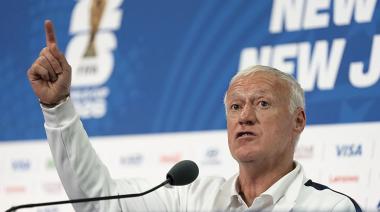 Deschamps apuntó contra el árbitro tras perder la semifinal ante España