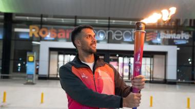 Federico Grabich recibió la Antorcha Suramericana y Rosario ya vibra los Juegos juveniles
