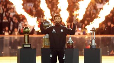 Vozinha revoluciona Chile: show de luces, paracaidismo y locura en el estadio de Colo-Colo