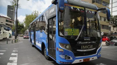 Ecuador sube 25% los pasajes y traslada costos al transporte regional