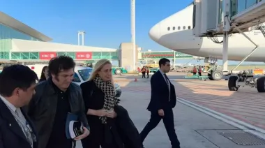Mientras Milei viaja, el Gobierno apura reformas que pueden cambiar el tablero político