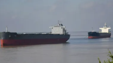Paro total en los puertos por un decreto de Milei que desató una fuerte crisis