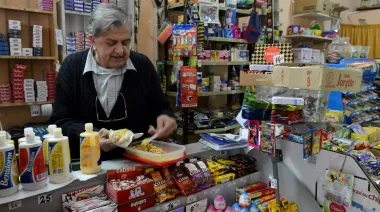 "Hoy el almuerzo es una empanada de $1.000 y una gaseosa": el drama que ven los kiosqueros