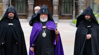 Armenia juzga al líder de su Iglesia en plena pulseada de Pashinyan con Rusia