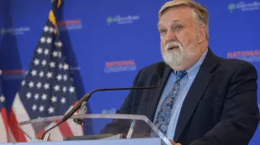 Voto por hogar: la propuesta de Doug Wilson que vuelve al debate en EE.UU.