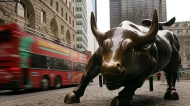 El S&P 500 cerró en 7.757,64 puntos y marcó un nuevo récord