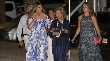Familia Real en Mallorca: el abrazo de Leonor a Sofía que marcó la noche