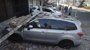 Por qué el terremoto de 7,4 se sintió tan lejos y causó daños desiguales