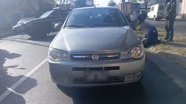 Los detectaron por un auto y descubrieron cómo robaban camionetas en la Ciudad