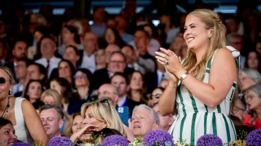 Amalia de Holanda mostró la cicatriz que le dejó su grave caída de un caballo