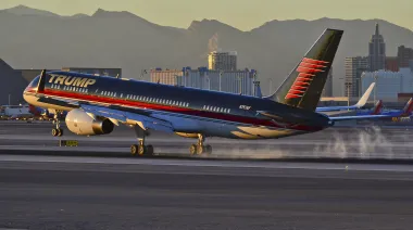 Una amenaza por Irán obligó a Trump a cambiar de avión en pleno regreso