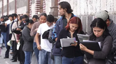 Trabajo en retroceso: un año seguido de destrucción de empleo privado en Argentina