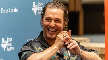 McConaughey contó cómo una película con Jennifer López lo sacó de un problema en México