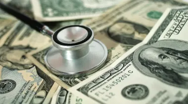 Estados Unidos: una argentina pagó USD 3.500 por una prótesis con cobertura de USD 100.000