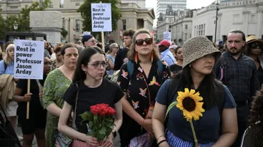 Jason Arday: una multitud lo despide y sacude el debate racial británico