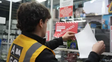 La Ciudad clausuró en Once una galería y 10 cuevas de celulares robados