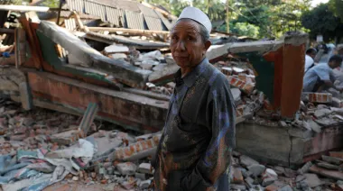 Flores llega a 3.489 réplicas y otro sismo de M5,7 sacude Indonesia
