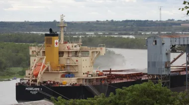 El cabotaje fluvial de granos creció 18% y una provincia concentró el movimiento