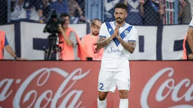 Manu Lanzini pisa el Monumental otra vez, ahora con la camiseta de Vélez