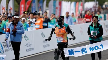 Un robot chino corre 100 metros en 9,39 segundos y supera la marca de Bolt