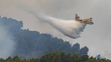 La UE envía cuatro Black Hawk y 124 bomberos contra el incendio de Serbia