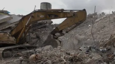 Venezuela convertirá escombros del terremoto en bloques para reconstruir La Guaira