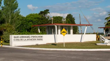 La resistencia por la Base Aeronaval Punta Indio escala y llega al Ministerio de Defensa